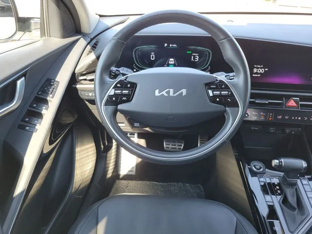 Used 2023 White Kia EX Touring image 15