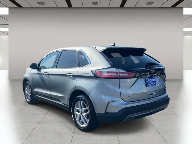 Used 2024 Silver Ford SEL image 6