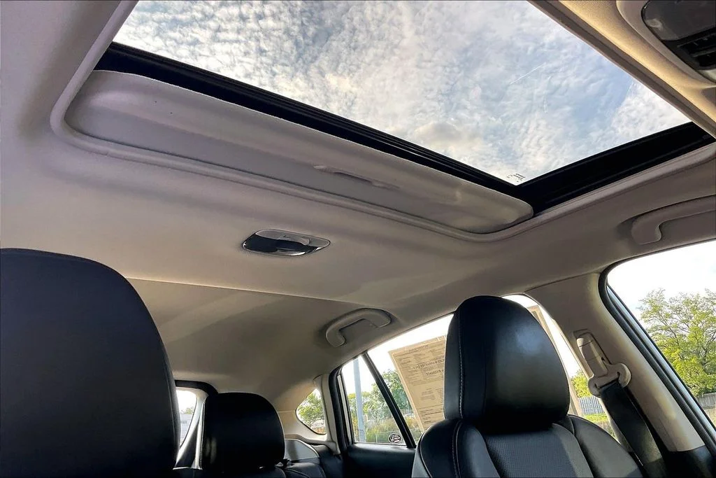 Used 2018 Silver Subaru 2.0i Limited image 22