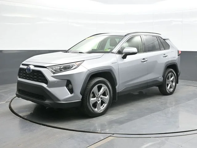 Used 2021 Silver Toyota XLE Premium image 1