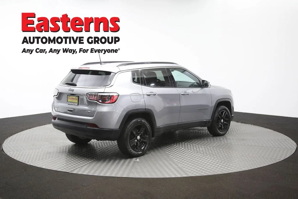 Used 2022 Silver Jeep Latitude image 43