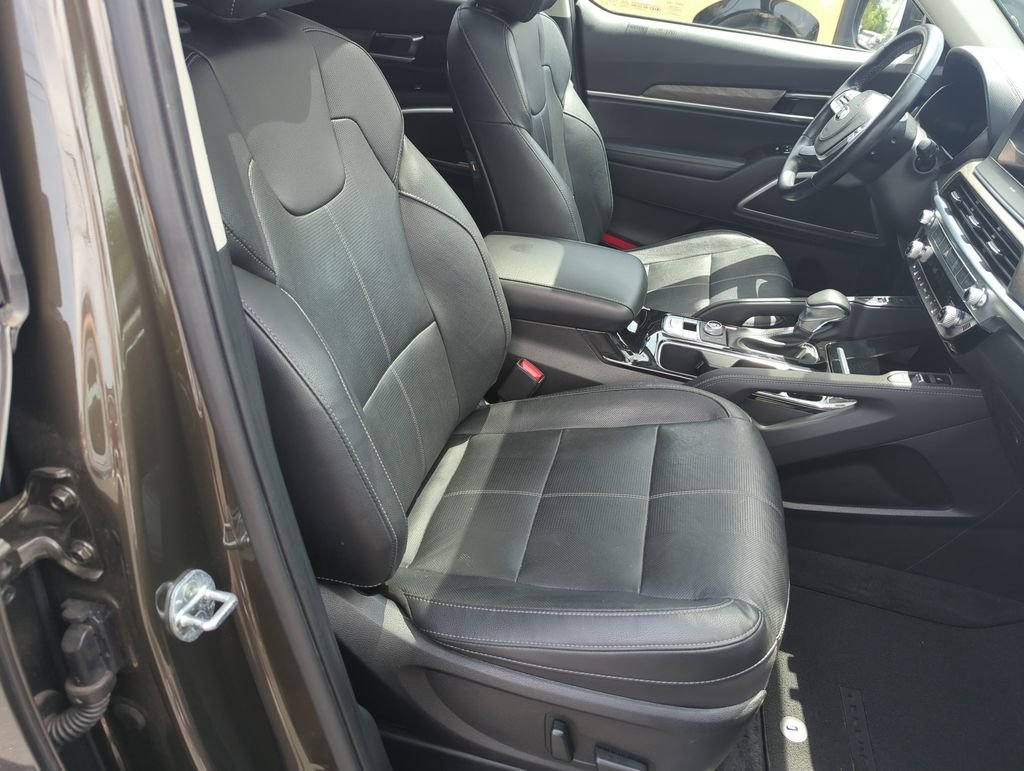 Used 2021 Green Kia EX image 40
