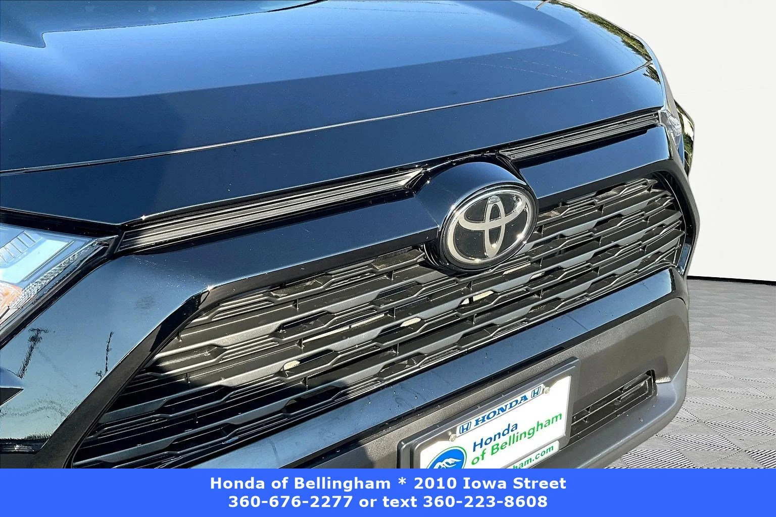 Used 2025 Midnight Black Metallic Toyota LE image 30