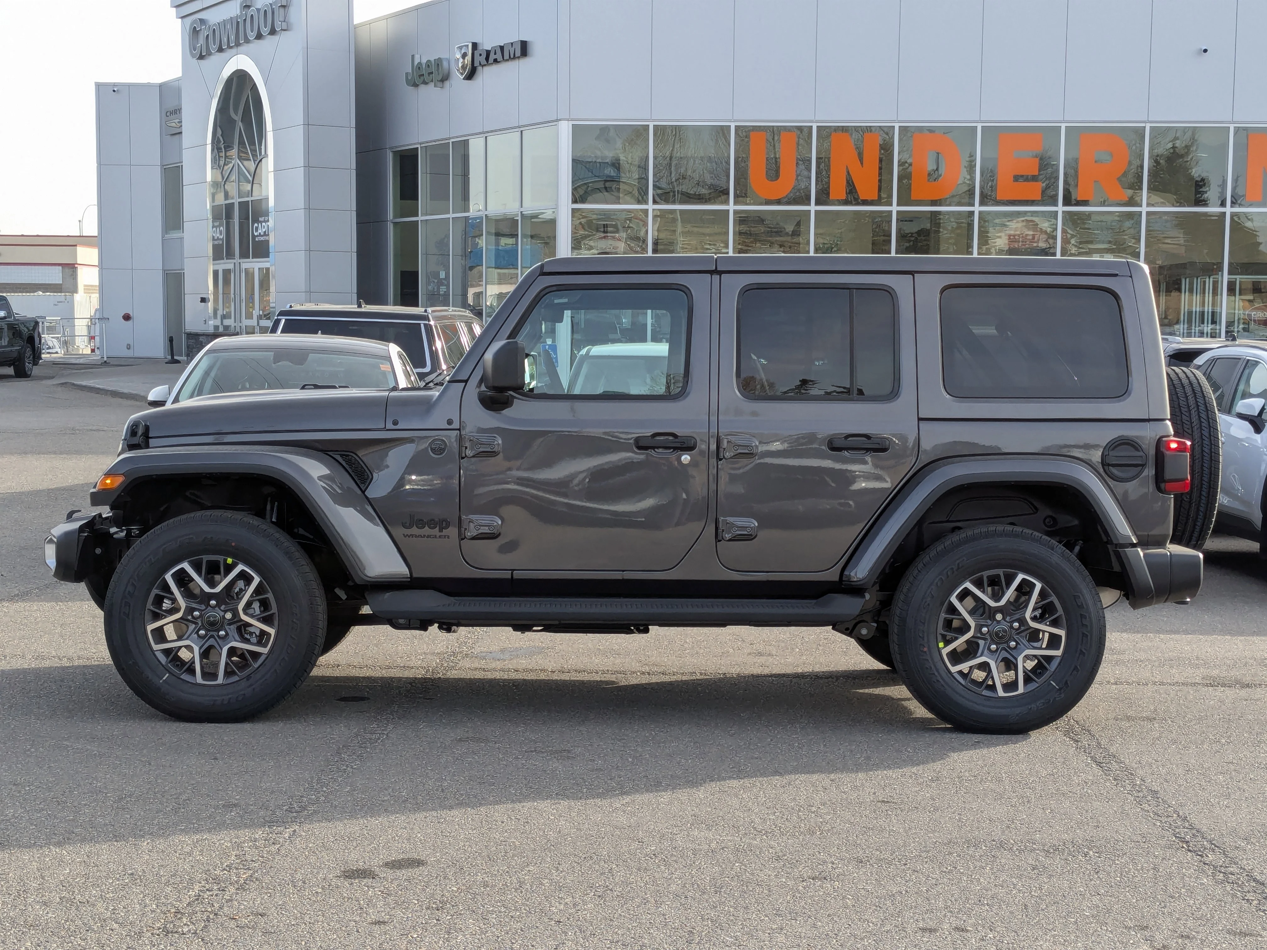 New 2026 Grey Jeep Sahara - - McKinley Leather - Body-Color Top - Alpine Audio - Technology Group - Remote Start & tons image 5