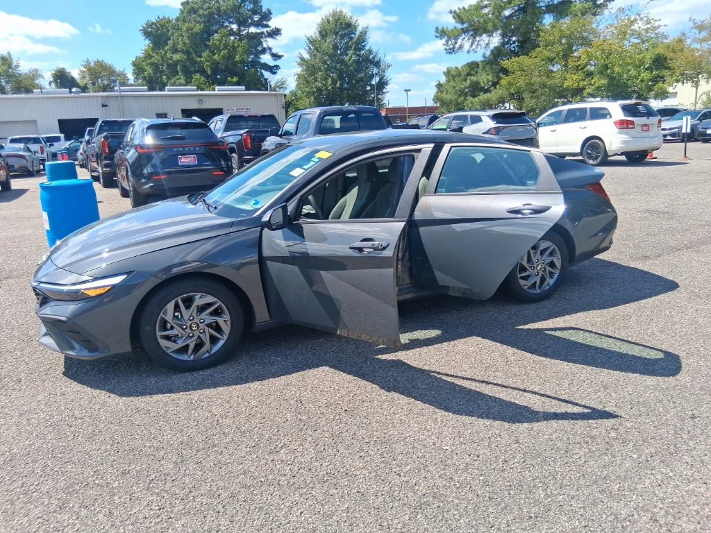 Used 2024 Gray Hyundai SEL image 17