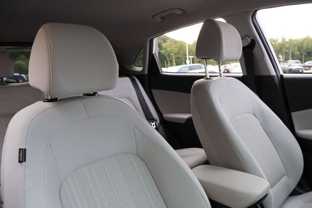 Used 2023 White Hyundai SEL image 18