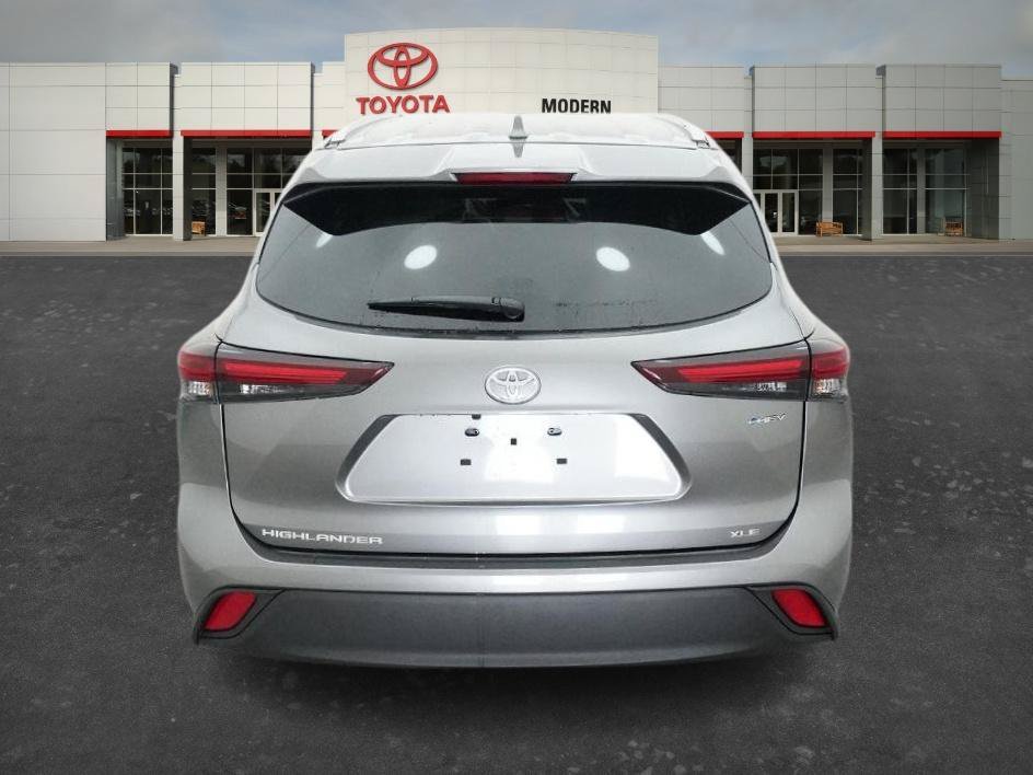 New 2026 Heavy Metallic Toyota Hybrid XLE image 14