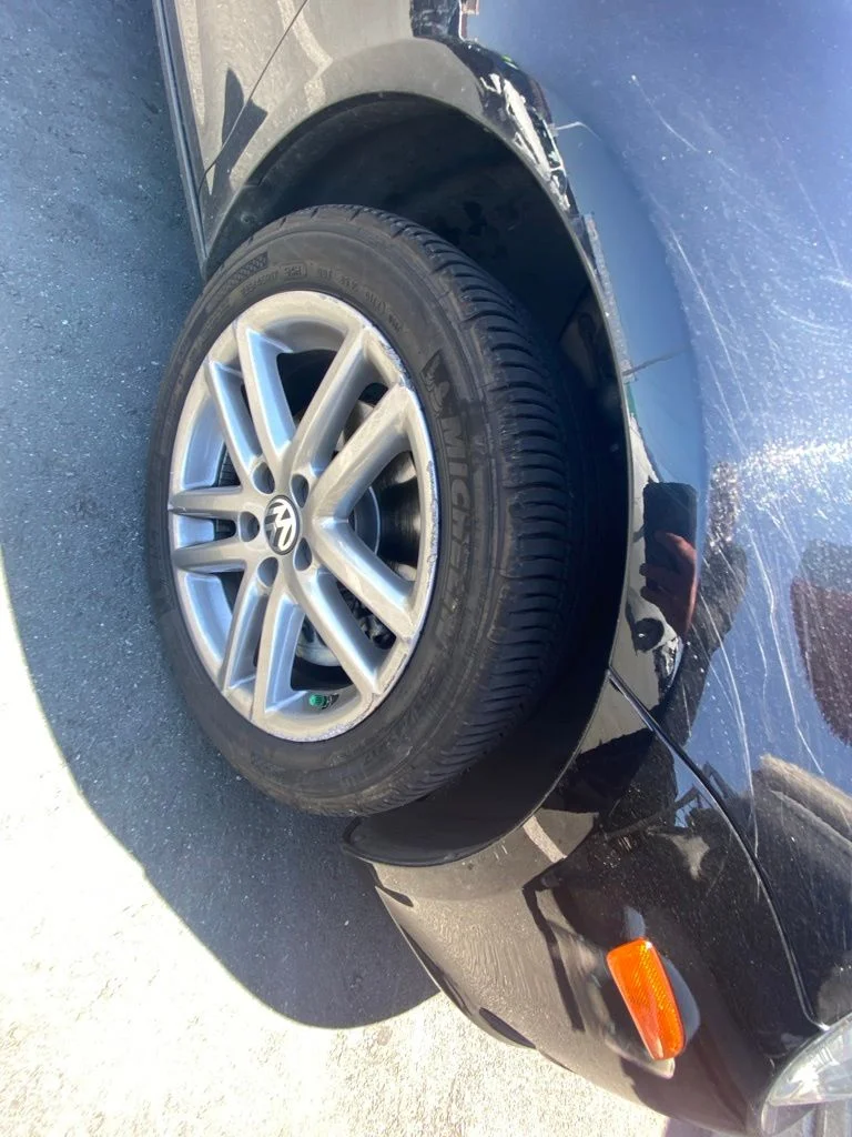 Used 2008 Black Volkswagen Lux image 7