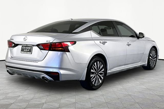 Used 2023 Silver Nissan 2.5 SV image 6