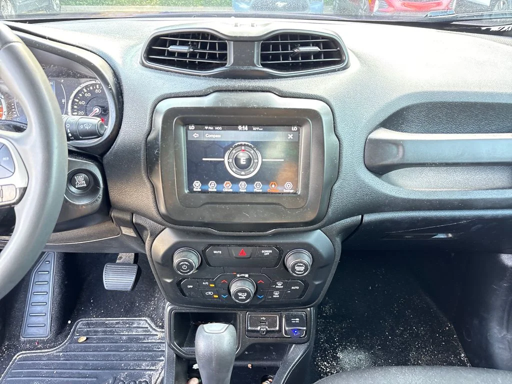Certified Used 2018 Silver Jeep Latitude image 22