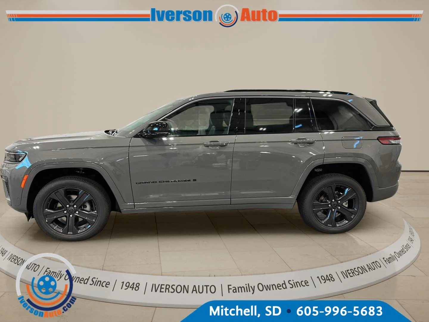 New 2027 Sting-Gray Clear-Coat Paint Jeep Limited Reserve image 4