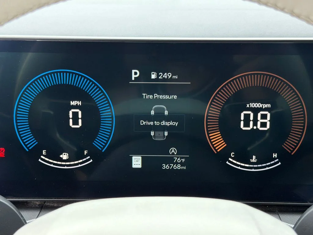 Used 2025 Black Hyundai SE image 27