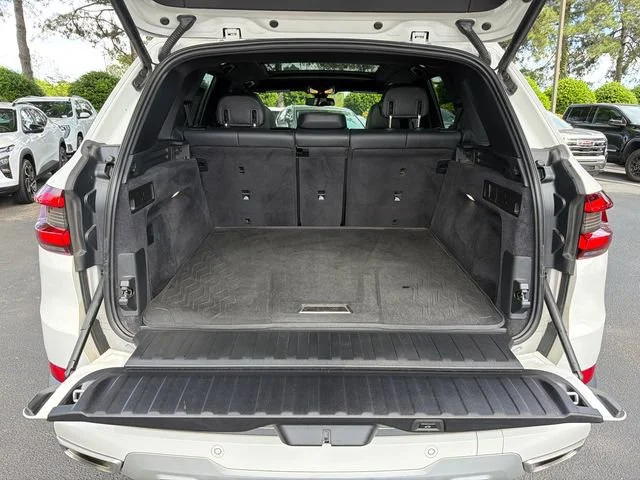 Used 2023 White BMW sDrive40i image 18