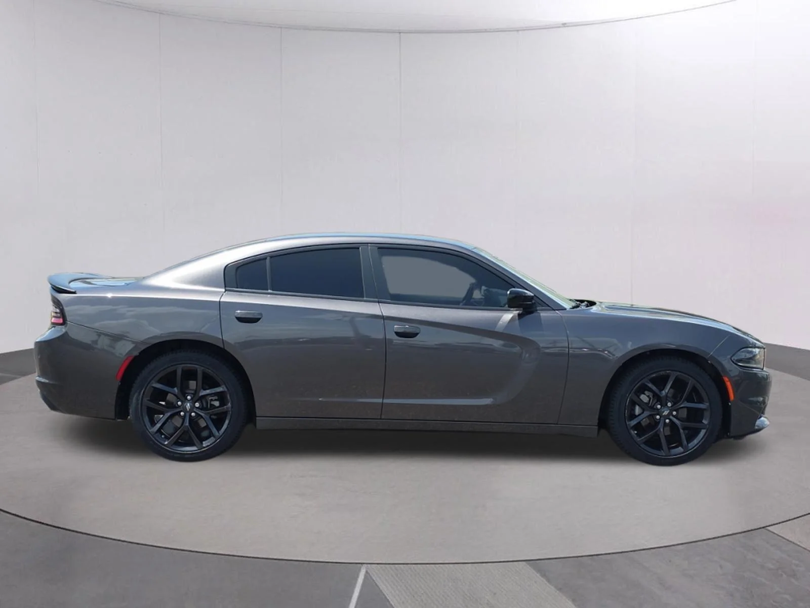 Used 2022 Granite Pearlcoat Dodge SXT image 4
