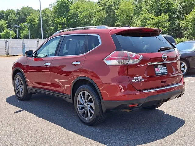 Used 2016 Red Nissan SL image 5