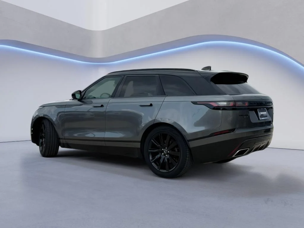 Used 2019 Corris Grey Metallic Land Rover R-Dynamic SE image 3