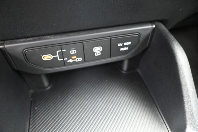 Used 2025 White Kia LXS image 29