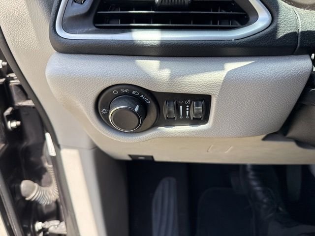 Used 2021 Gray Chrysler LXI image 27