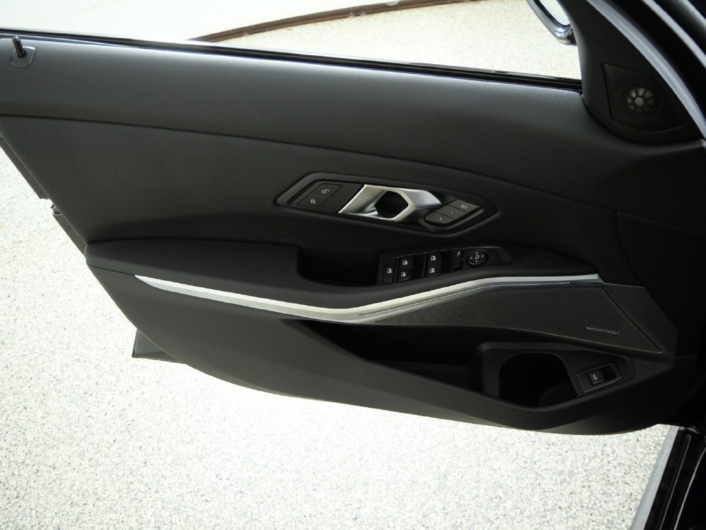 New 2026 Black Sapphire Metallic BMW 330i xDrive image 32