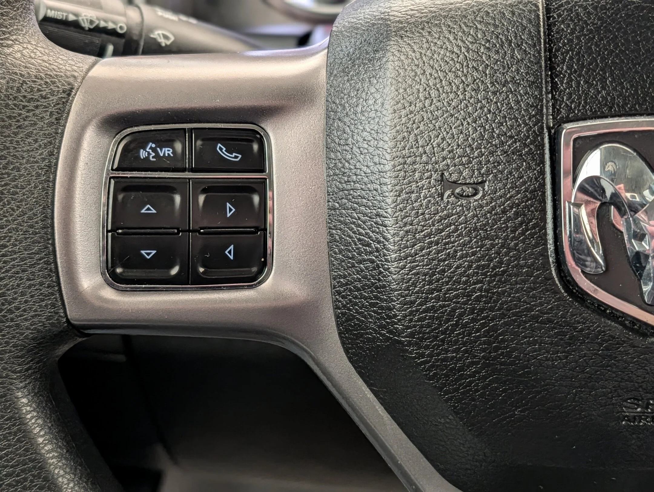 Used 2023 White RAM SLT - Trailerin Pkg - 5.7L HEMI - LOW KMS - P - SLT 4x4 Crew Cab 57 Box image 17