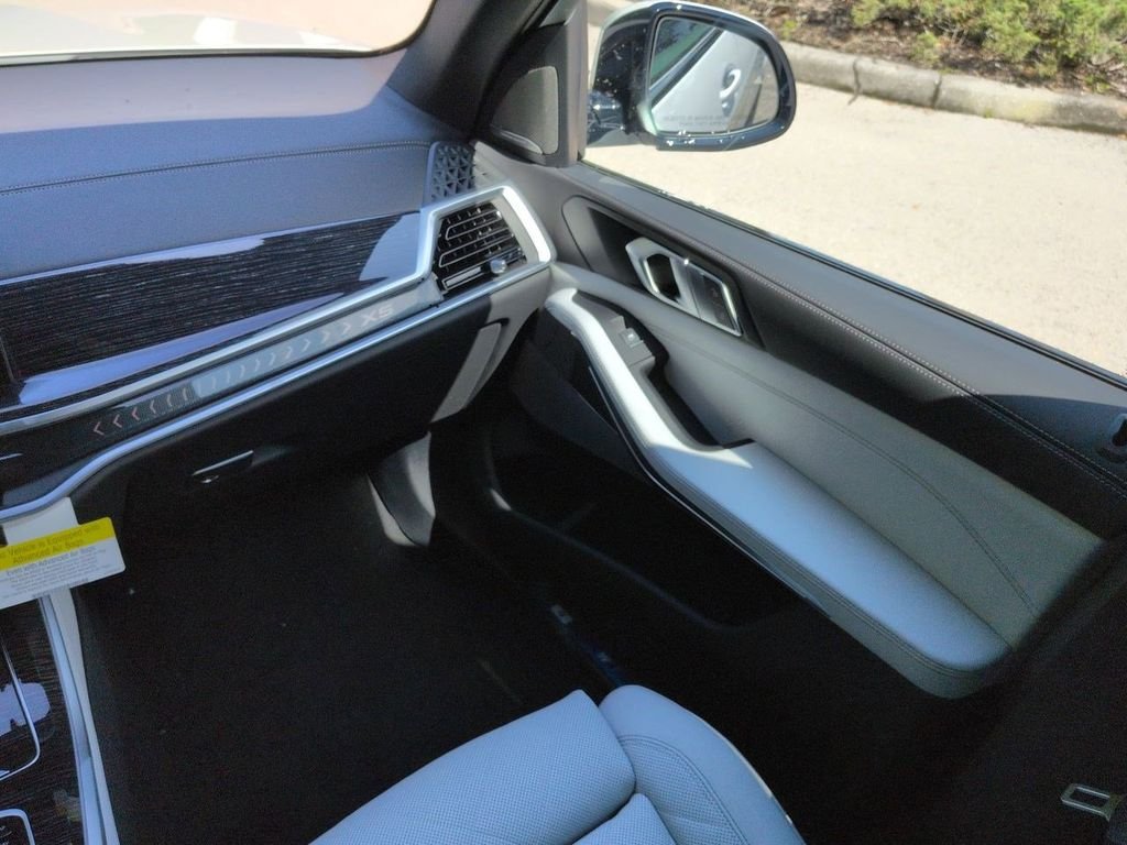 New 2026 Mineral White Metallic BMW xDrive40i image 17