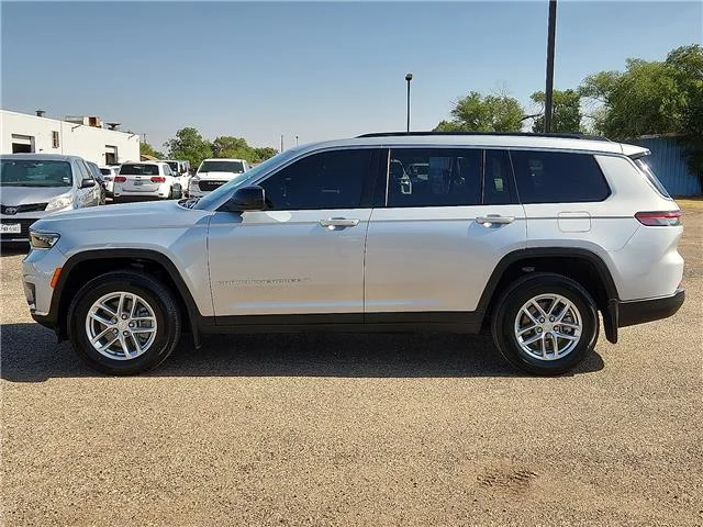 Used 2025 Silver Jeep Laredo 4x4 image 2