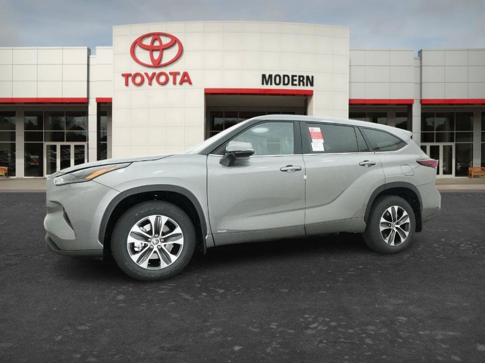 New 2026 Heavy Metallic Toyota Hybrid XLE image 6