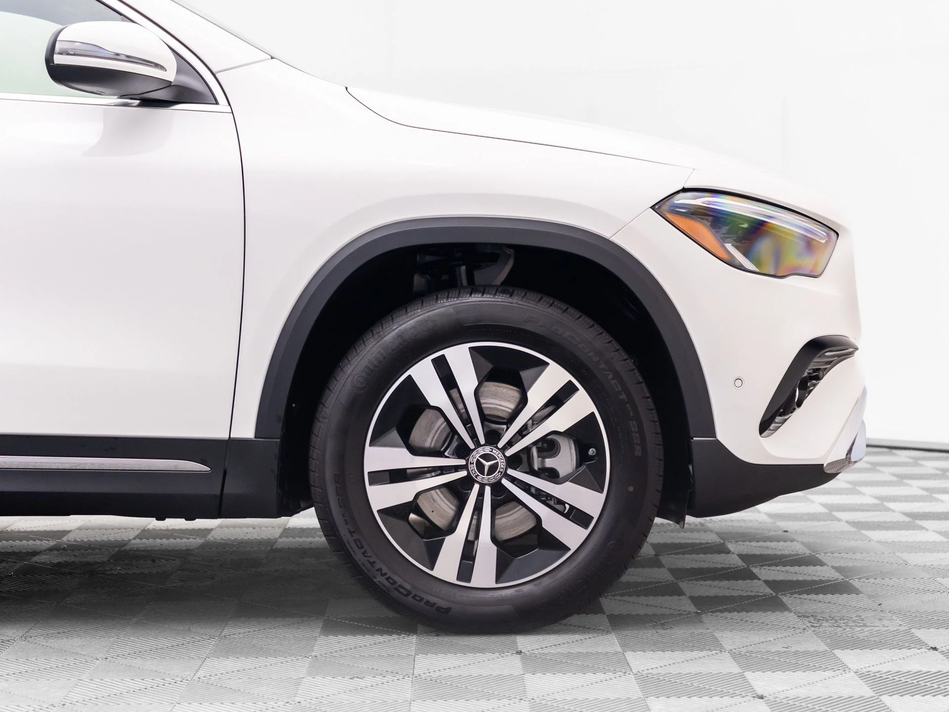 New 2026 White Mercedes-Benz GLA 250 image 36