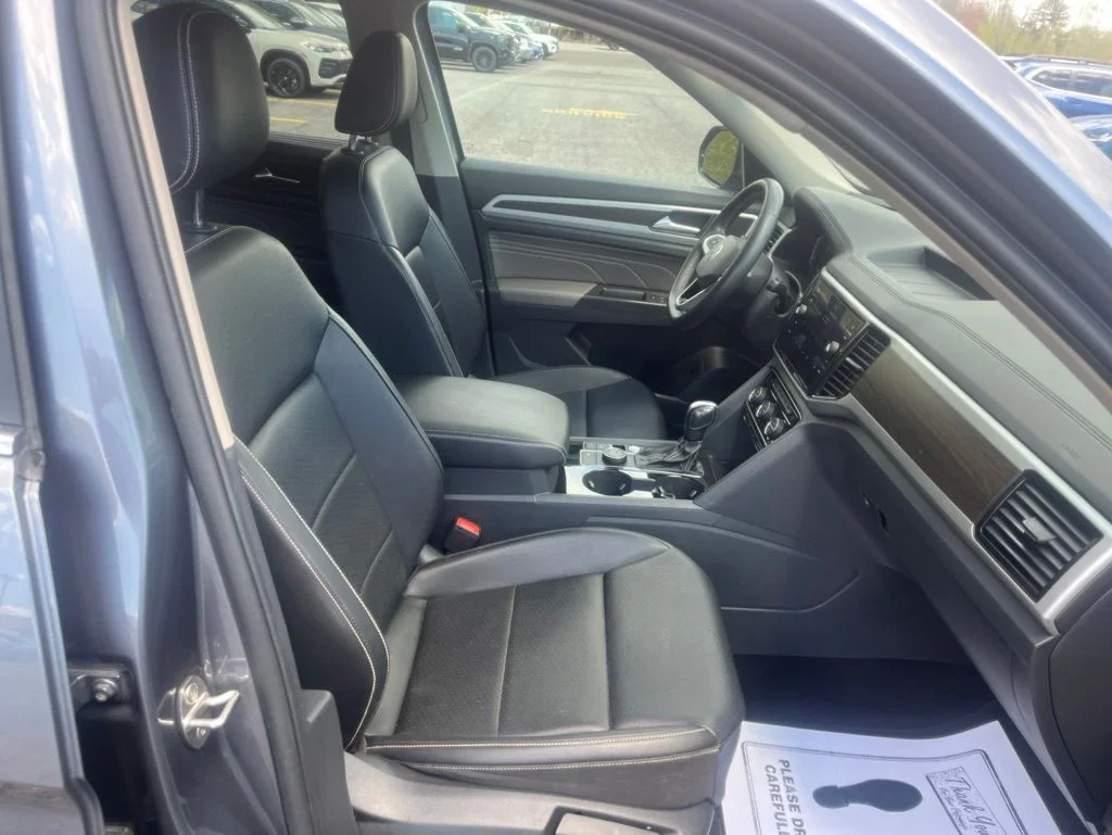 Used 2022 Gray Volkswagen 2.0T SE w/Technology image 12