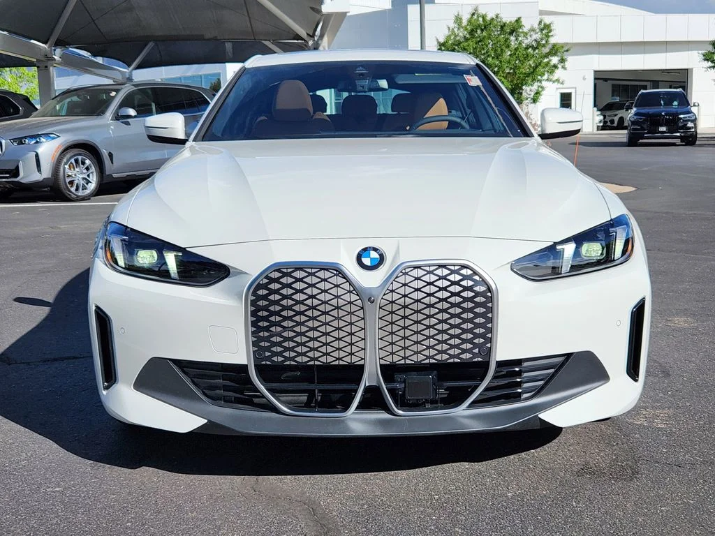 New 2026 Alpine White BMW xDrive40 image 6