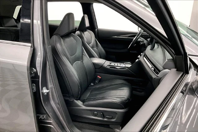 Used 2022 Graphite Shadow INFINITI LUXE image 8
