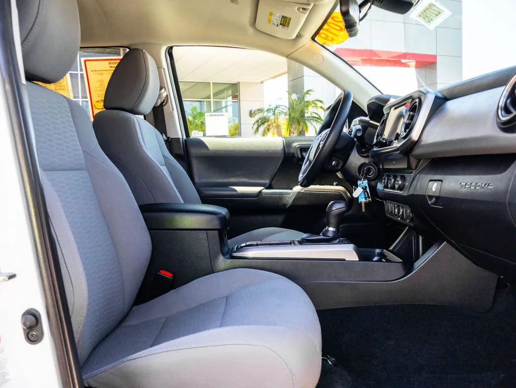 Used 2019 White Toyota SR5 image 21