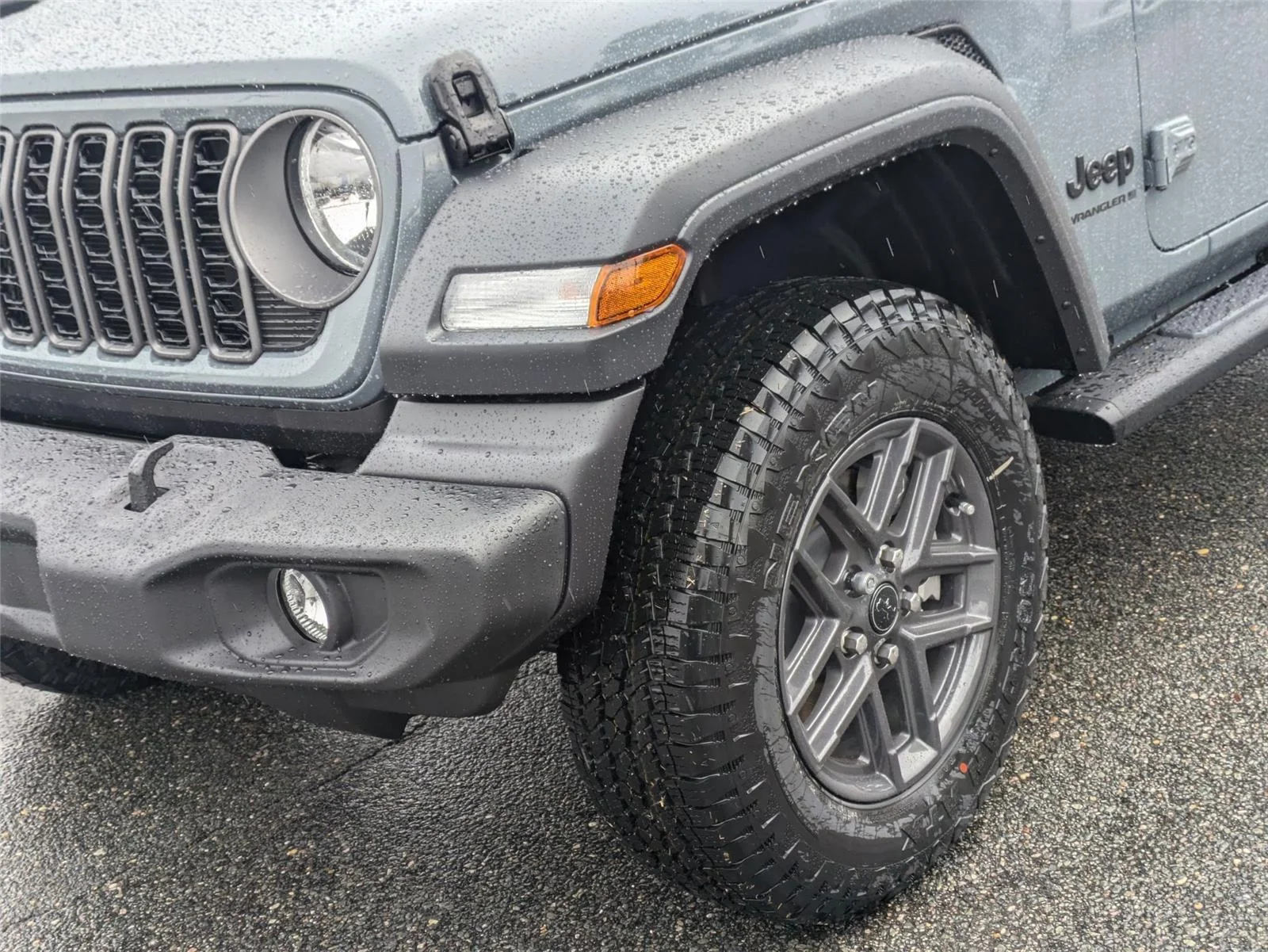 New 2025 Anvil Clear-Coat Exterior Paint Jeep Sport S image 9