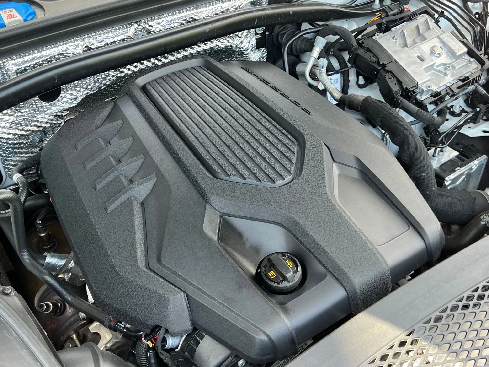 Used 2023 White Porsche Base image 39