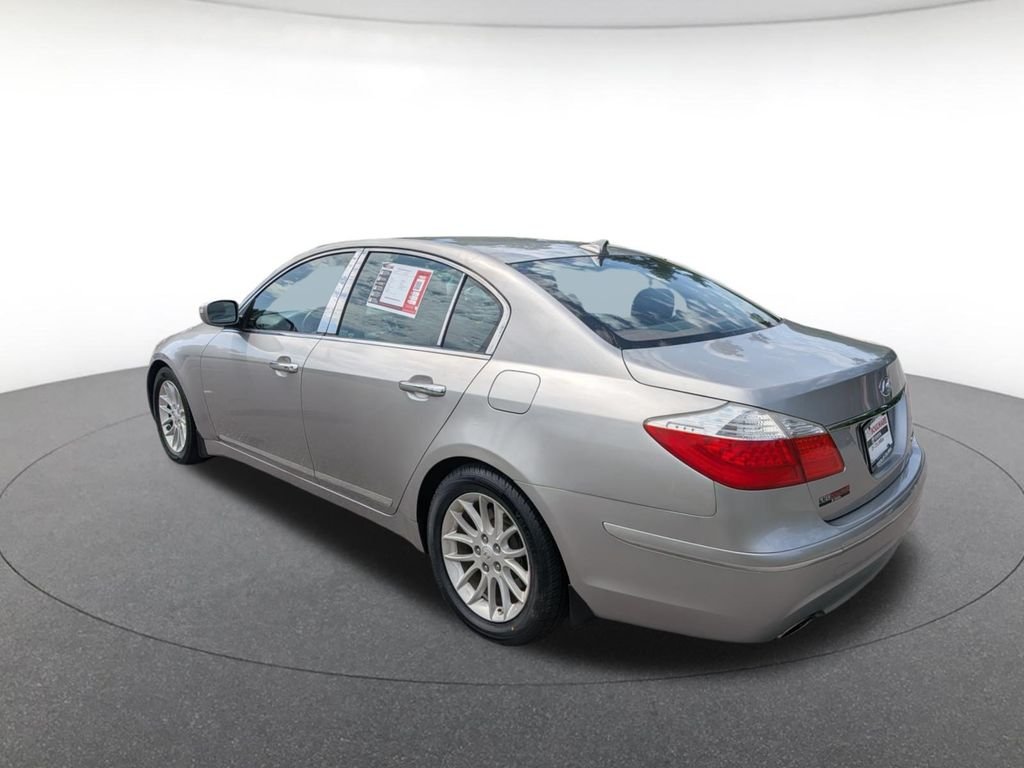 Used 2010 Gray Hyundai 3.8 image 3