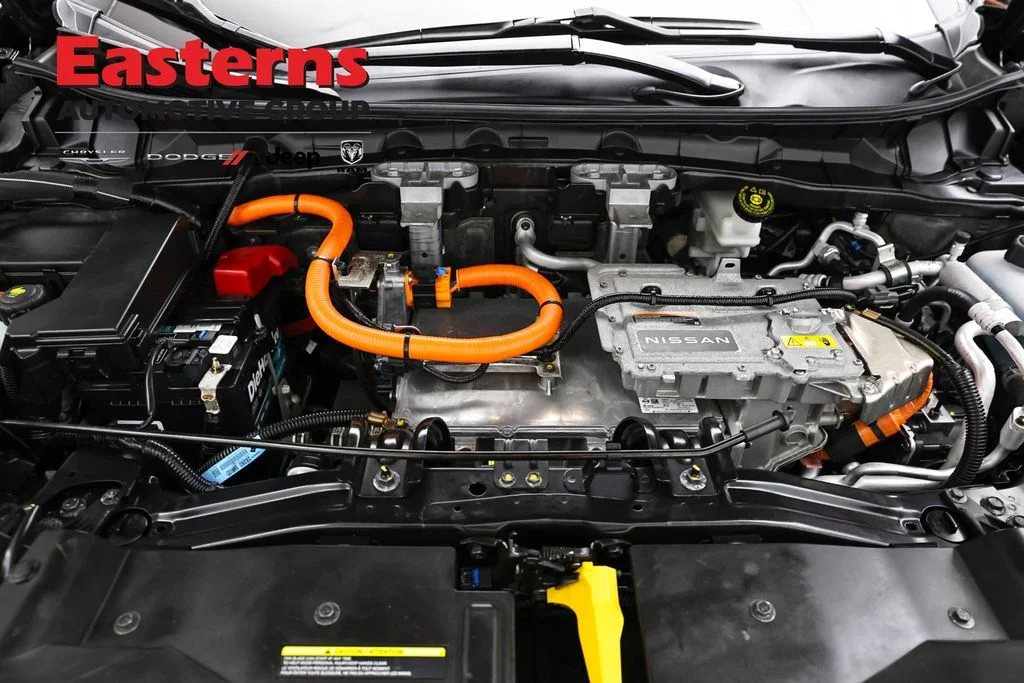 Used 2023 Black Nissan ENGAGE image 9