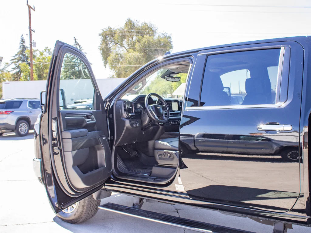 Used 2024 BLACK Chevrolet LTZ image 27