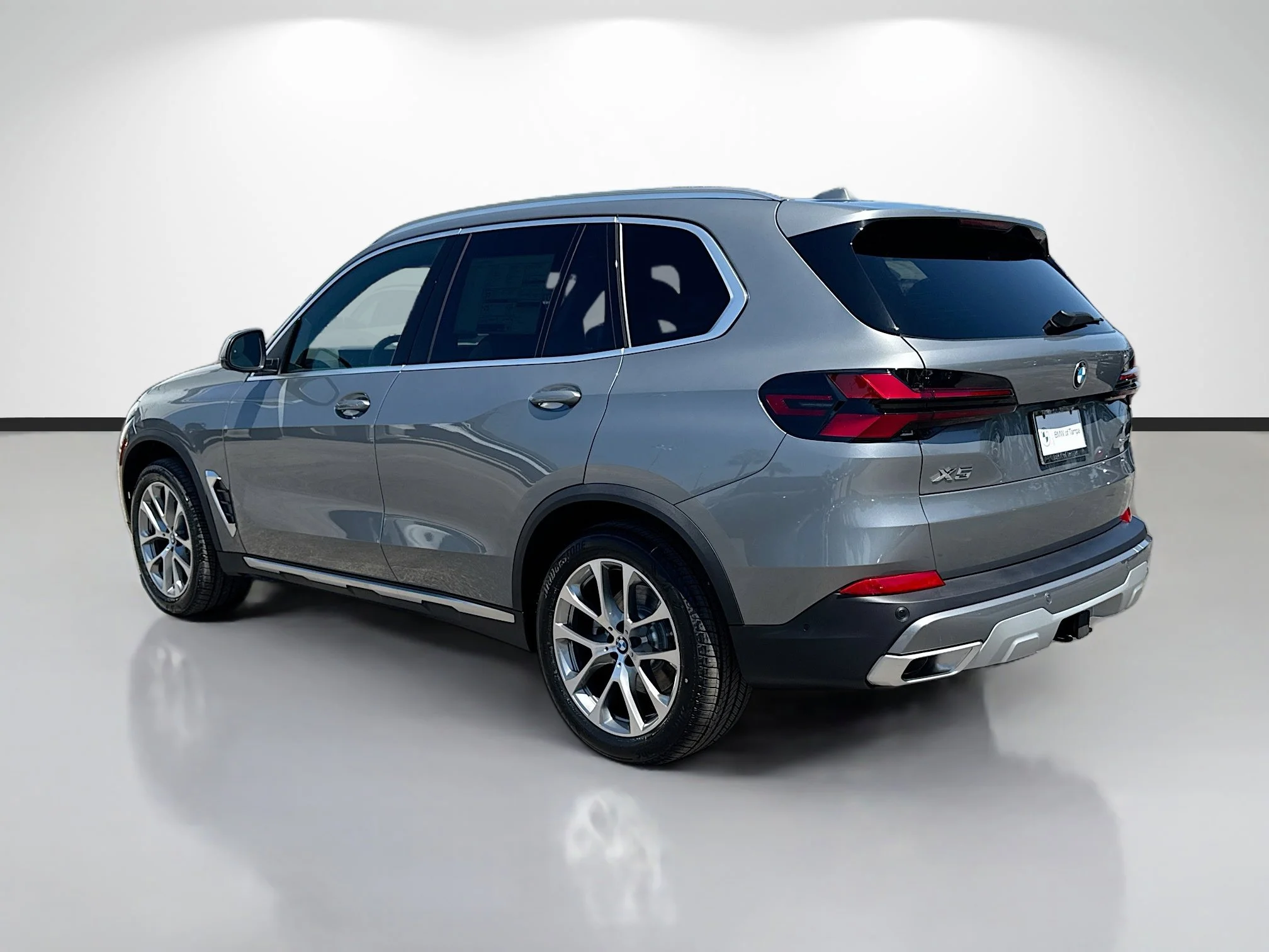 New 2026 Skyscraper Grey Metallic BMW sDrive40i image 5