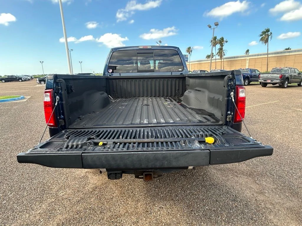 Used 2016  Ford Lariat image 9
