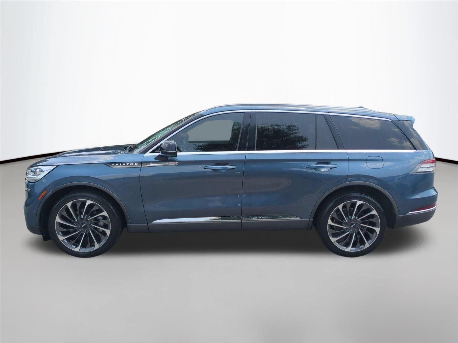 Used 2020 Blue Diamond Metallic Lincoln Reserve image 2