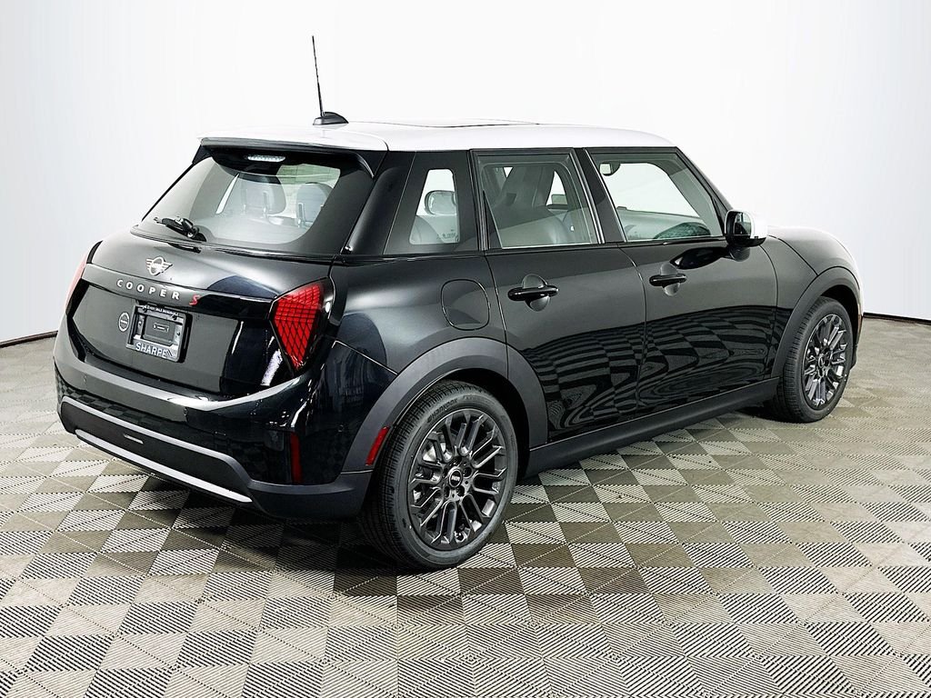 New 2026 Midnight Black MINI Signature Plus image 5