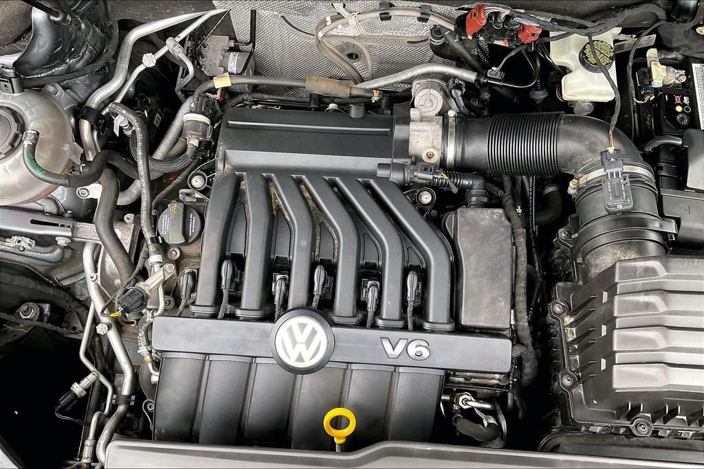 Used 2021 Gray Volkswagen SEL Premium image 37