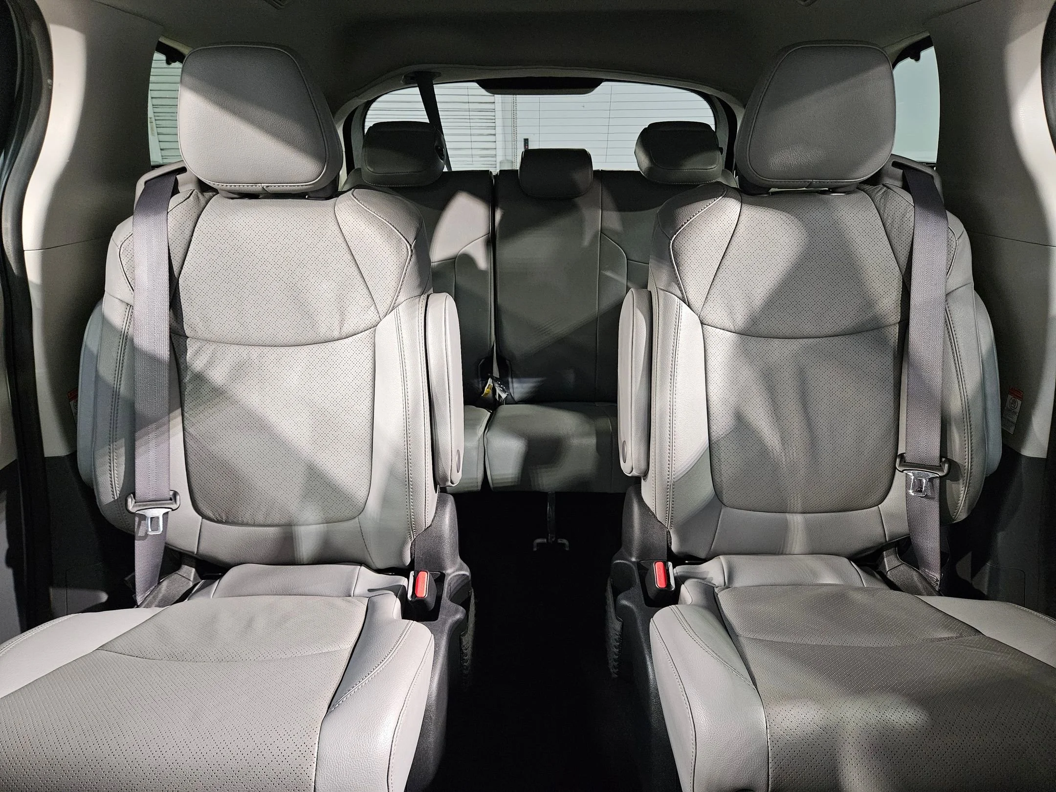 2024 Toyota Sienna Limited - Photo 13