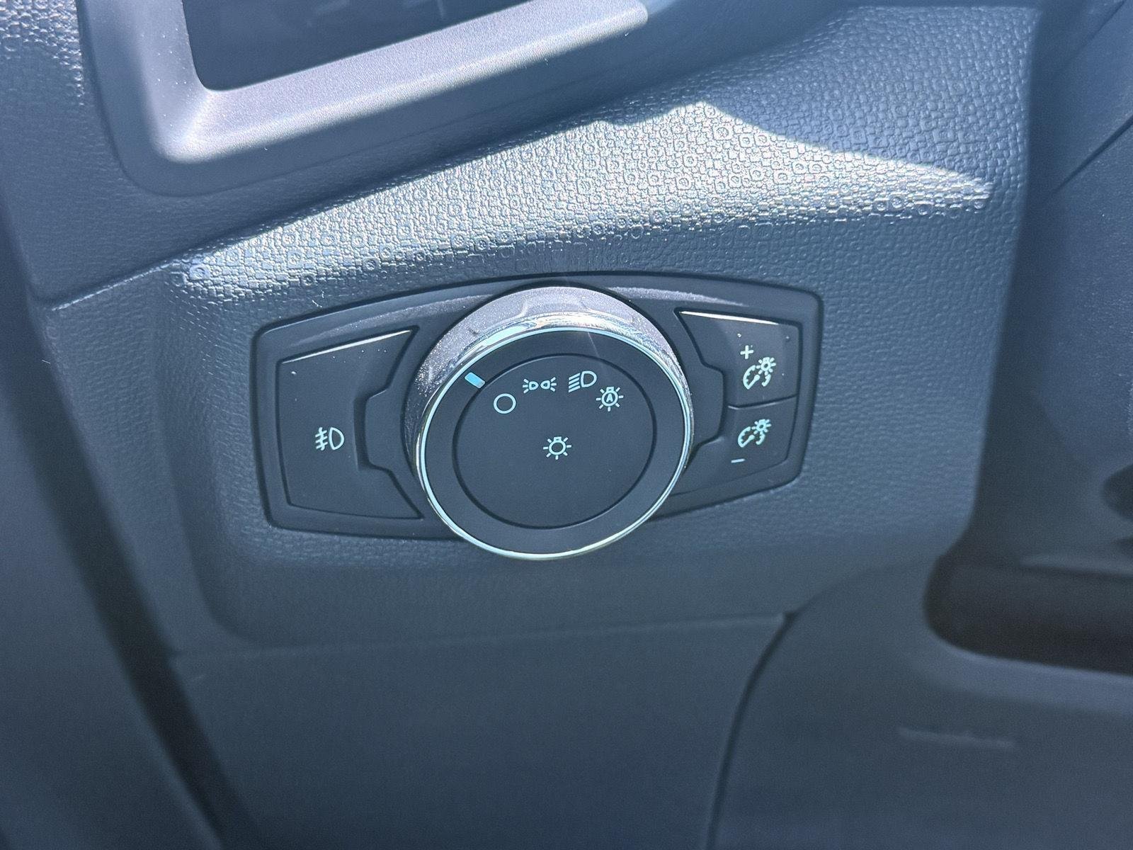 Used 2019 Shadow Black Ford SE image 29