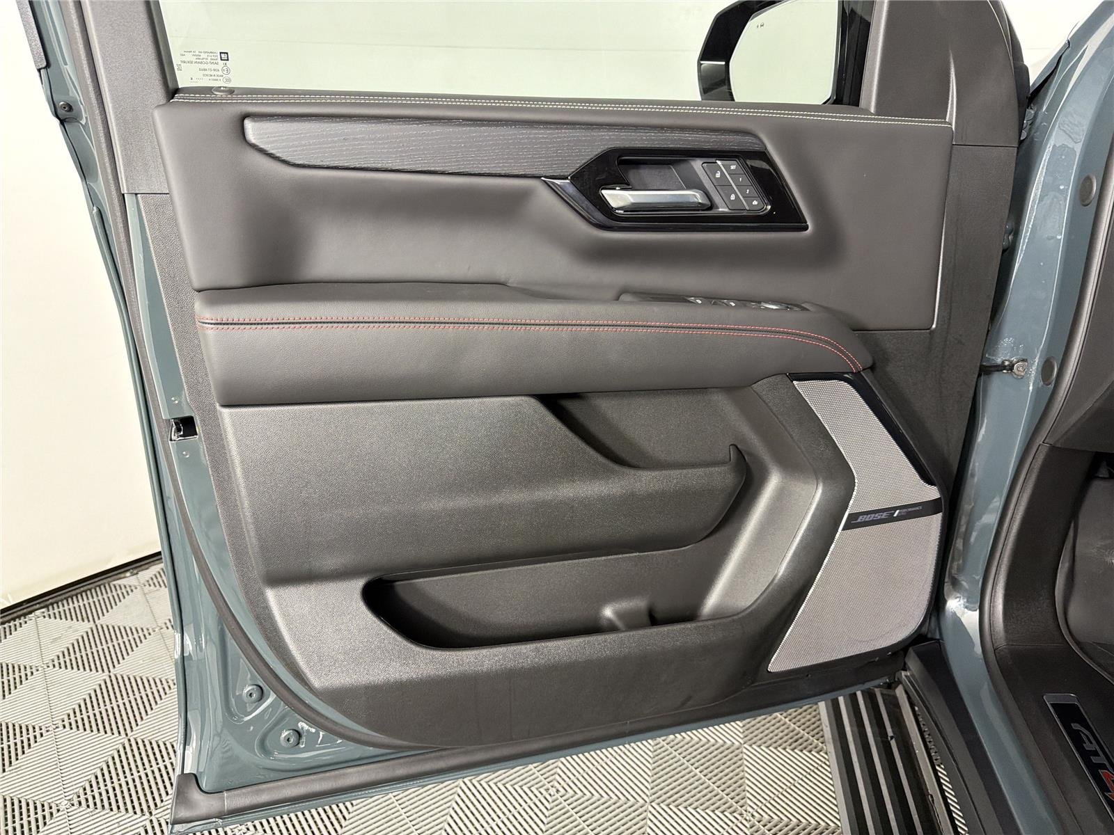 2026 GMC Yukon AT4 Ultimate - Photo 8
