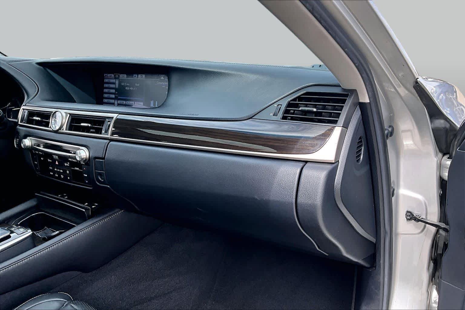Used 2014 Liquid Platinum Lexus  image 17