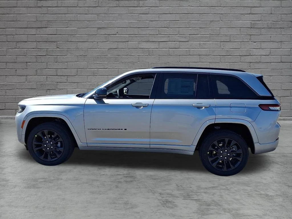 New 2026 Silver Zynith Jeep Limited Reserve image 5
