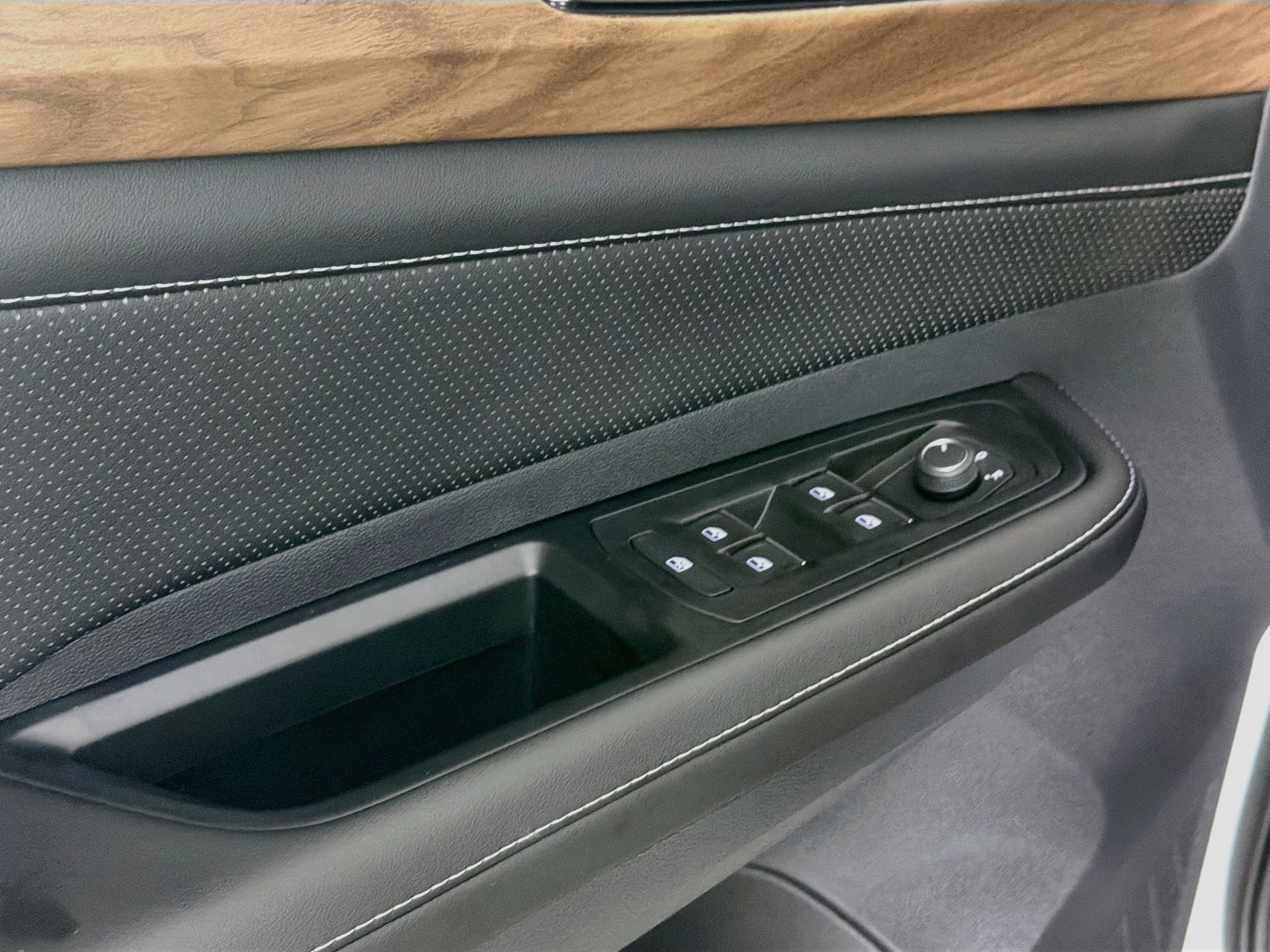 2026 Volkswagen Atlas SE - Photo 17