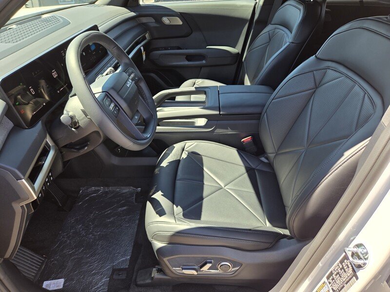 New 2027 Glacial White Pearl Kia EX image 6