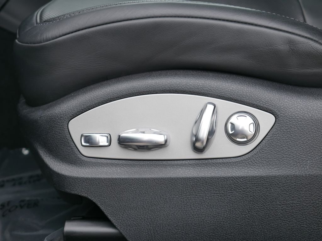 Used 2022 Silver Porsche Base image 15